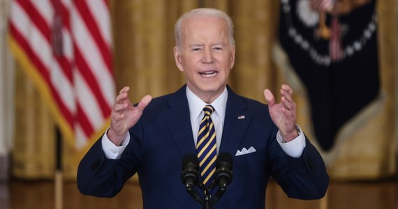 Zwiększymy liczbę żołnierzy w Polsce i Rumunii, jeśli Rosja zaatakuje Ukrainę  - powiedział w środę prezydent USA Joe Biden podczas konferencji prasowej. Dodał, że zrobi to, bo USA mają "święty obowiązek", by bronić te kraje. Przyznał również, że nie ma jednomyślności wewnątrz NATO co do działań, które powinny zostać podjęte w przypadku faktycznego ataku Rosji na Ukrainę.