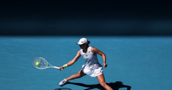 Iga Świątek awansowała do trzeciej rundy wielkoszlemowego turnieju Australian Open. Pokonała Szwedkę Rebeccę Peterson 6:2, 6:2. Teraz może trafić na Magdę Linette. 