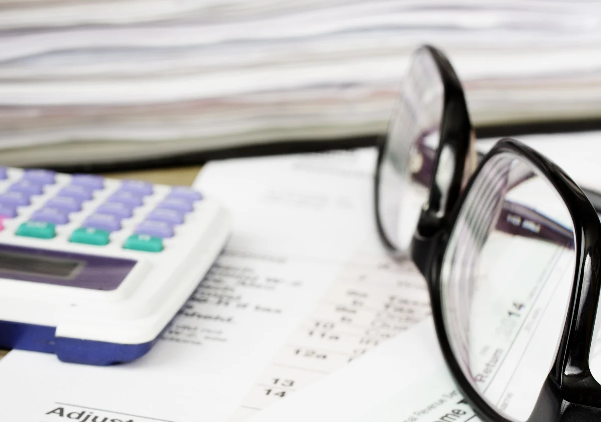 Dorabiający na kilku kontraktach zarobią mniej, bo dopłacą nawet 4 mld zł za lepszą ochronę w ZUS - czytamy w "Rzeczpospolitej". 