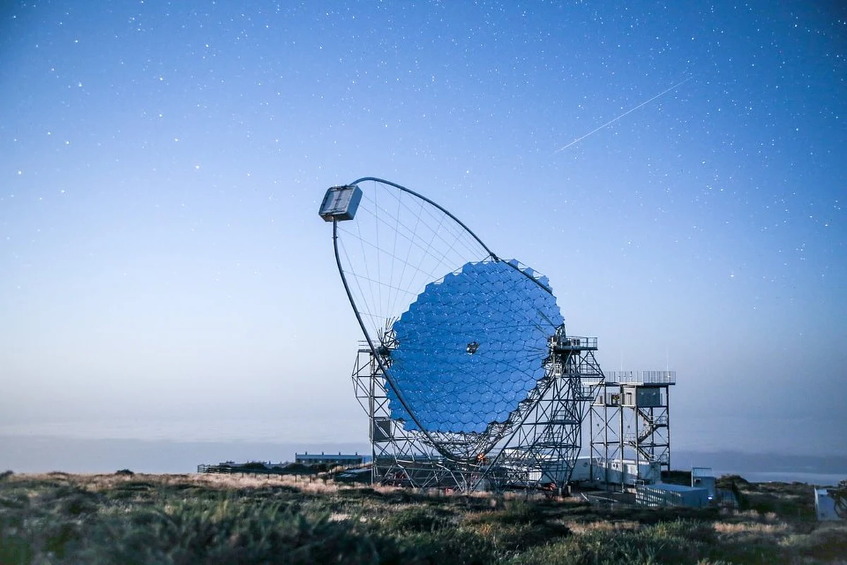 Teleskop Wielkich Rozmiarów ze zwierciadłem o średnicy 23 metrów powstaje z udziałem naukowców z Uniwersytetu Łódzkiego. Teleskop LST-1 jest największym z teleskopów, które staną się częścią globalnego Obserwatorium Cherenkov Telescope Array. Jego zasięg jest zaskakujący, nawet biorąc pod uwagę kosmiczne odległości.