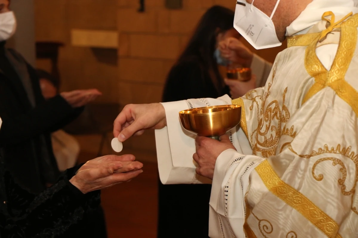 ​Sanepid w Białej Podlaskiej poszukuje uczestników nabożeństw w dwóch parafiach pw. Najświętszej Maryi Panny w Białej Podlaskiej i Świętej Trójcy w Terespolu. Chodzi możliwość zakażenia Covid-19.