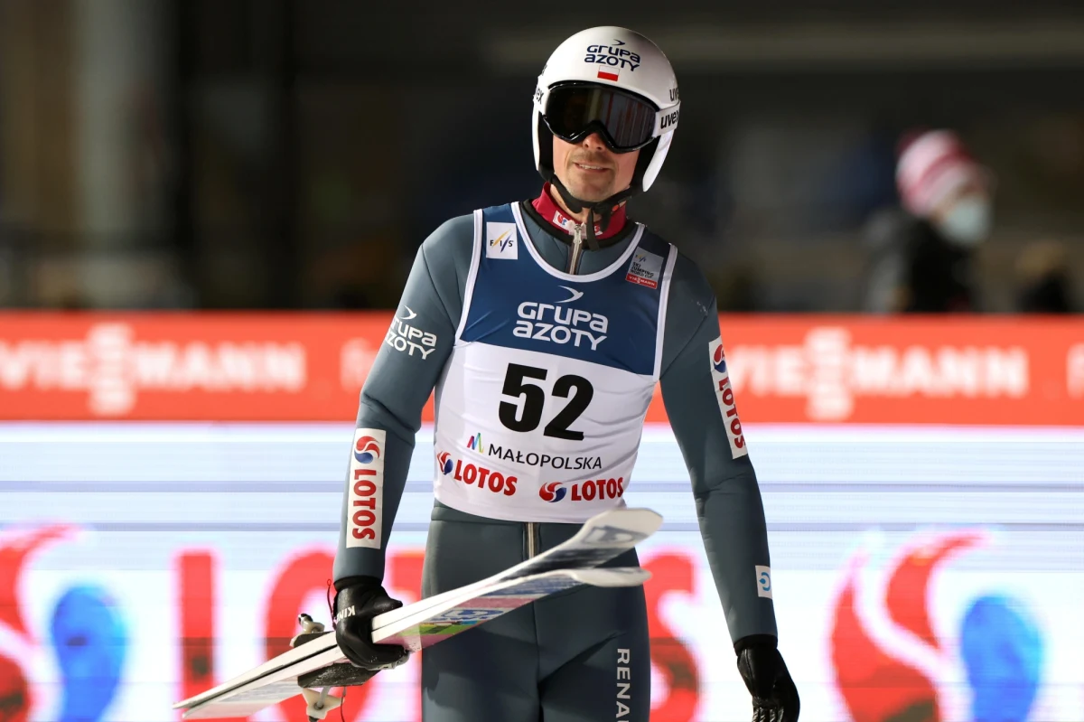 Polski skoczek Piotr Żyła uzyskał pozytywny wynik testu na Covid-19 – poinformował Polski Związek Narciarski. To może skomplikować jego start na Igrzyskach Olimpijskich w Pekinie.