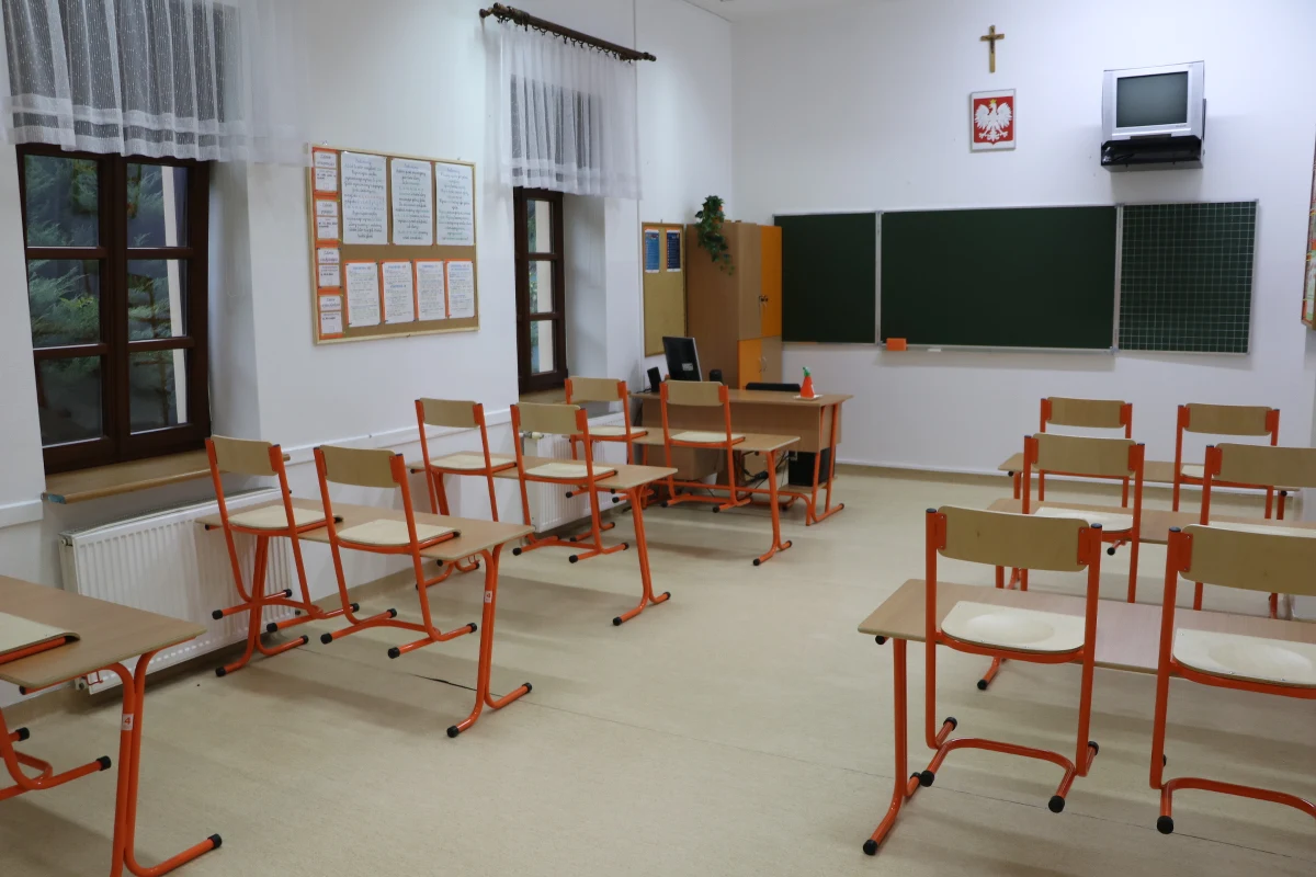 Blisko trzy tysiące uczniów z olsztyńskich szkół uczy się zdalnie. Powód to oczywiście duża liczba zakażeń koronawirusem. Najtrudniejsza sytuacja jest w Zespole Szkół Energetyczno-Mechanicznych i V LO.