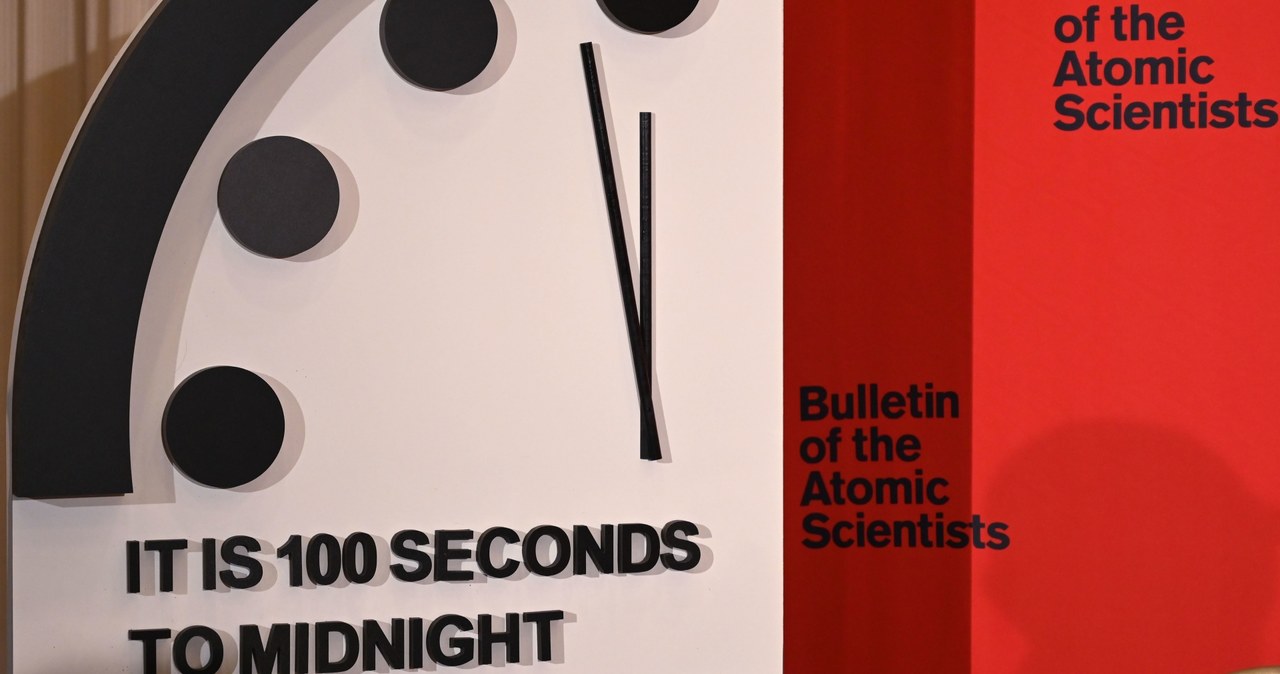 Zegar Zagłady ludzkości, zwany też Doomsday Clock, jest symbolicznym wyznacznikiem czasu, jaki dzieli nas od globalnej zagłady. Obecnie znajdujemy się bliżej tego przerażającego momentu, niż kiedykolwiek.