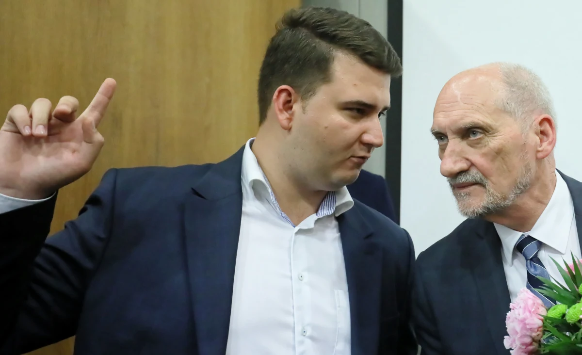 Inwigilującego systemu Pegasus CBA po raz pierwszy użyło wobec Bartłomieja Misiewicza i byłego posła PiS Mariusza Antoniego K., oskarżonych dziś o działanie na szkodę Polskiej Grupy Zbrojeniowej i powoływanie się na wpływy - wynika z ustaleń "Gazety Wyborczej". 