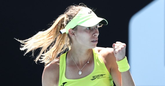 Magda Linette i amerykańska tenisistka Bernarda Pera niespodziewanie pokonały rozstawione z "czwórką" Samanthę Stosur i Shuai Zhang 6:7 (6-8), 6:1, 7:5 w 2. rundzie wielkoszlemowego Australian Open. Australijsko-chiński debel razem wywalczył dwa tytuły wielkoszlemowe.