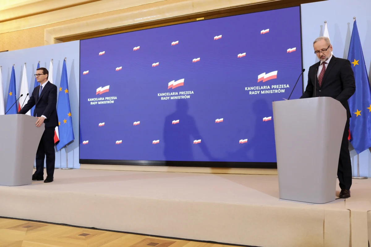 Dziś padł dobowy rekord zakażeń koronawirusem w Polsce. Stwierdzono 36 665 nowych przypadków. Premier Morawiecki z ministrem zdrowia Niedzielskim poinformowali o nowych działaniach, które są podejmowane w walce z pandemią Covid-19. Wśród nich wymienili: bardziej powszechne testowanie, badanie chorych 60+ w ciągu 48 godzin od pozytywnego wyniku na koronawirusa, a także skrócenie kwarantanny do 7 dni.