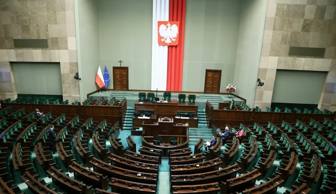 "Poprawka basenowa" w Sejmie. W kuluarach kpiny z pomysłu PiS 