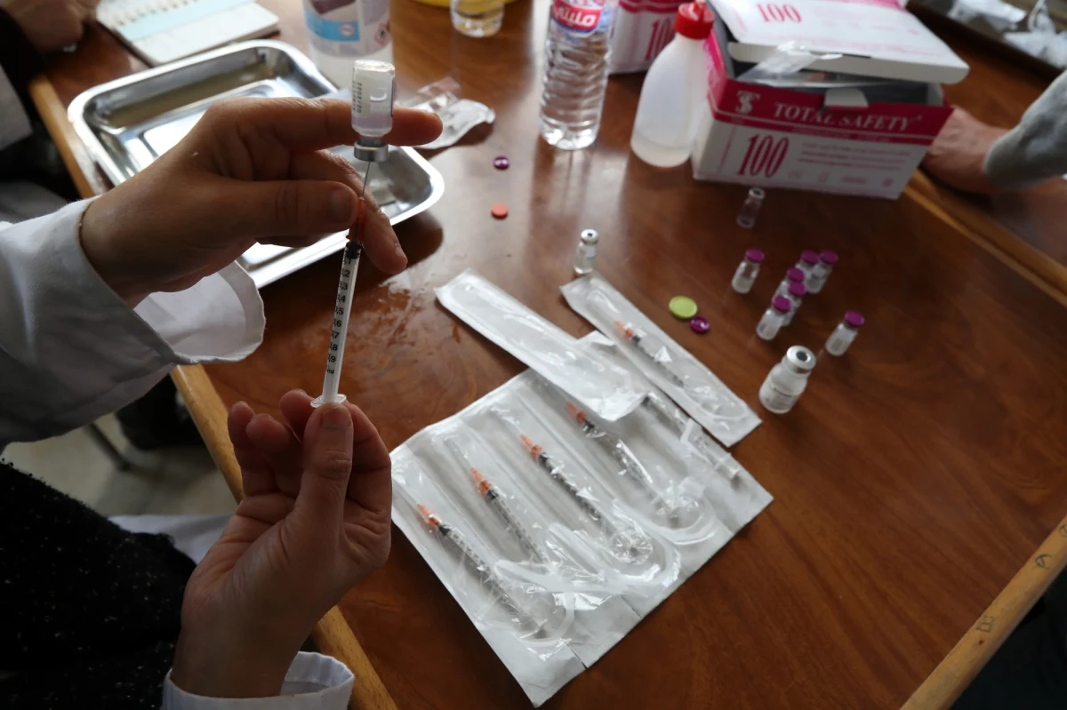 Pojedyncza dawka szczepionki Johnson&Johnson to za mało. Niemcy zmieniły swoje przepisy. Osoby, które przyjęły preparat jednodawkowy utraciły status w pełni zaszczepionych. Według szacunków dotyczy to około 3 milionów Niemców, ale też jadących za granice Polaków. 