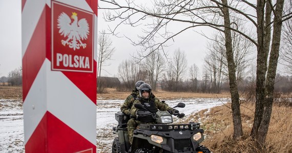 Pracownicy Biura Rzecznika Praw Obywatelskich wizytowali posterunki na pasie granicznym na Podlasiu. W swoim raporcie podkreślili konieczność doposażenia żołnierzy i organizacji szkoleń. O swoich wnioskach poinformowali resort obrony.