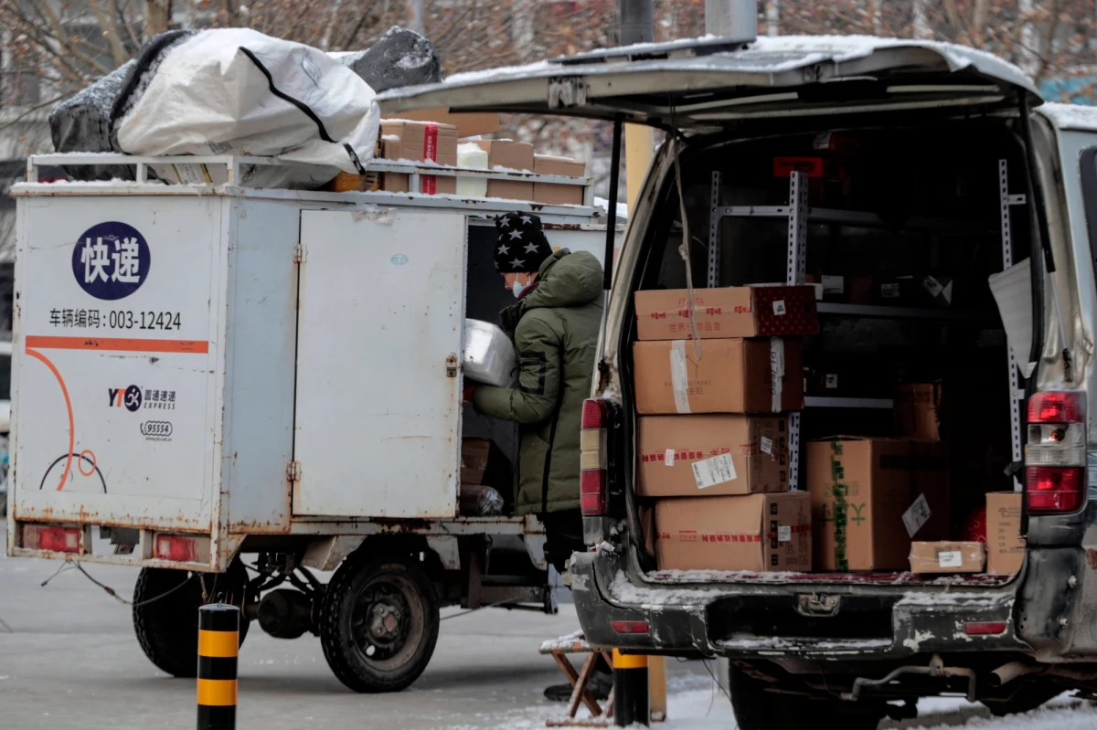 Kryzys światowych łańcuchów dostaw, który windował w ubiegłym roku ceny transportu, zakłócał produkcję w fabrykach, czy powodował inflację - w najbliższych miesiącach - powinien nie być już tak dotkliwy. Sytuacja może się pogorszyć, jeśli w walce z koronawirusem Chiny będą znów zamykać fabryki i porty – oceniają eksperci.

