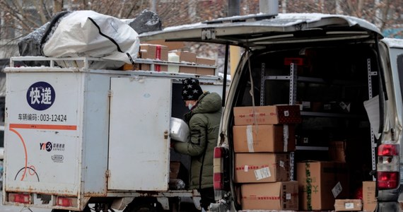 Kryzys światowych łańcuchów dostaw, który windował w ubiegłym roku ceny transportu, zakłócał produkcję w fabrykach, czy powodował inflację - w najbliższych miesiącach - powinien nie być już tak dotkliwy. Sytuacja może się pogorszyć, jeśli w walce z koronawirusem Chiny będą znów zamykać fabryki i porty – oceniają eksperci.
