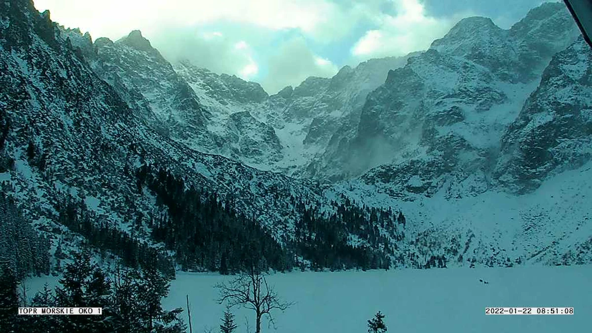 Warunki do uprawiania turystyki w wyższych partiach Tatr są bardzo trudne – ostrzega Tatrzański Park Narodowy (TPN). Obowiązuje trzeci, czyli znaczny stopień zagrożenia lawinowego.
