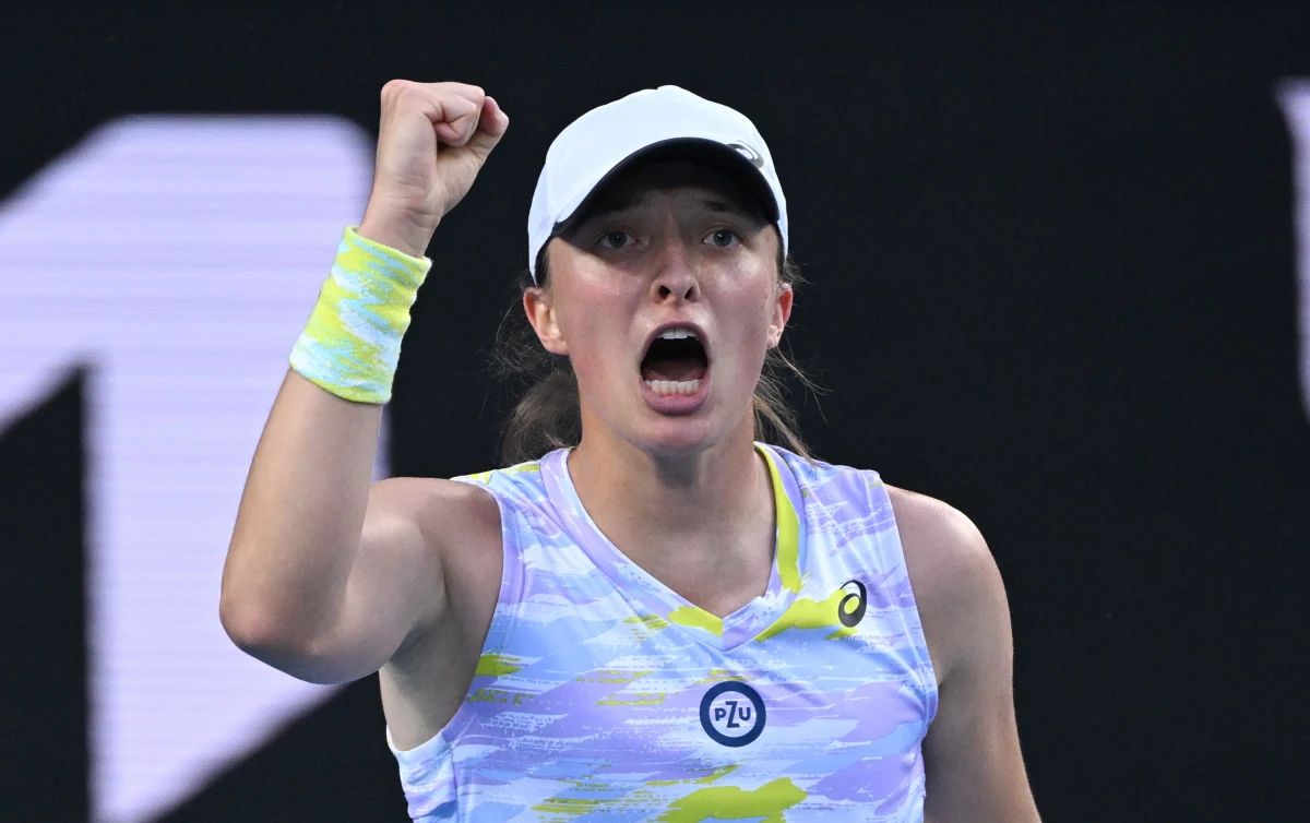 Iga Świątek wygrała z Rosjanką Darią Kasatkiną 6:2, 6:3 i awansowała do 4. rundy - 1/8 finału - wielkoszlemowego turnieju tenisowego Australian Open w Melbourne. "To był bardzo zacięty mecz. Dziękuję kibicom za doping, bo bez tego trudno byłoby znaleźć energię, żeby biec do każdej piłki. Trudno jest o punkt z Darią, musiałam atakować po kilka razy w każdej akcji. To kosztowało sporo sił" - przyznała 20-letnia Polka na antenie Eurosportu.