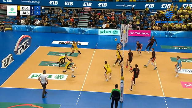 Skrót meczu 17. kolejki PlusLigi PGE Skra Bełchatów – Jastrzębski Węgiel 2:3 (25:23, 20:25, 23:25, 26:24, 10:15).