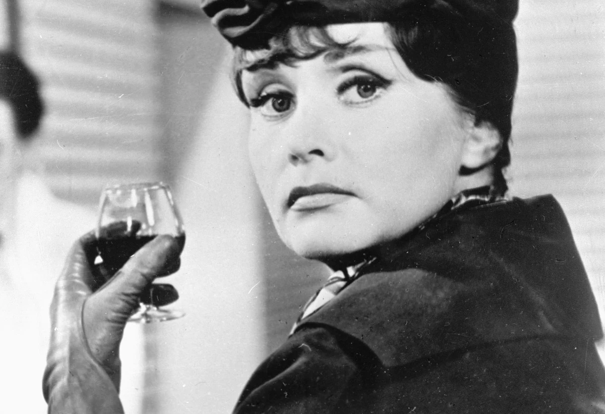 W wieku 93 lat zmarła Barbara Krafftówna - gwiazda Kabaretu Starszych Panów, Felicja w "Jak być kochaną" Wojciecha Hasa, Honorata z "Czterech pancernych…" i Leokadia z "Banku nie z tej ziemi". O śmierci aktorki poinformował w niedzielę ZASP.