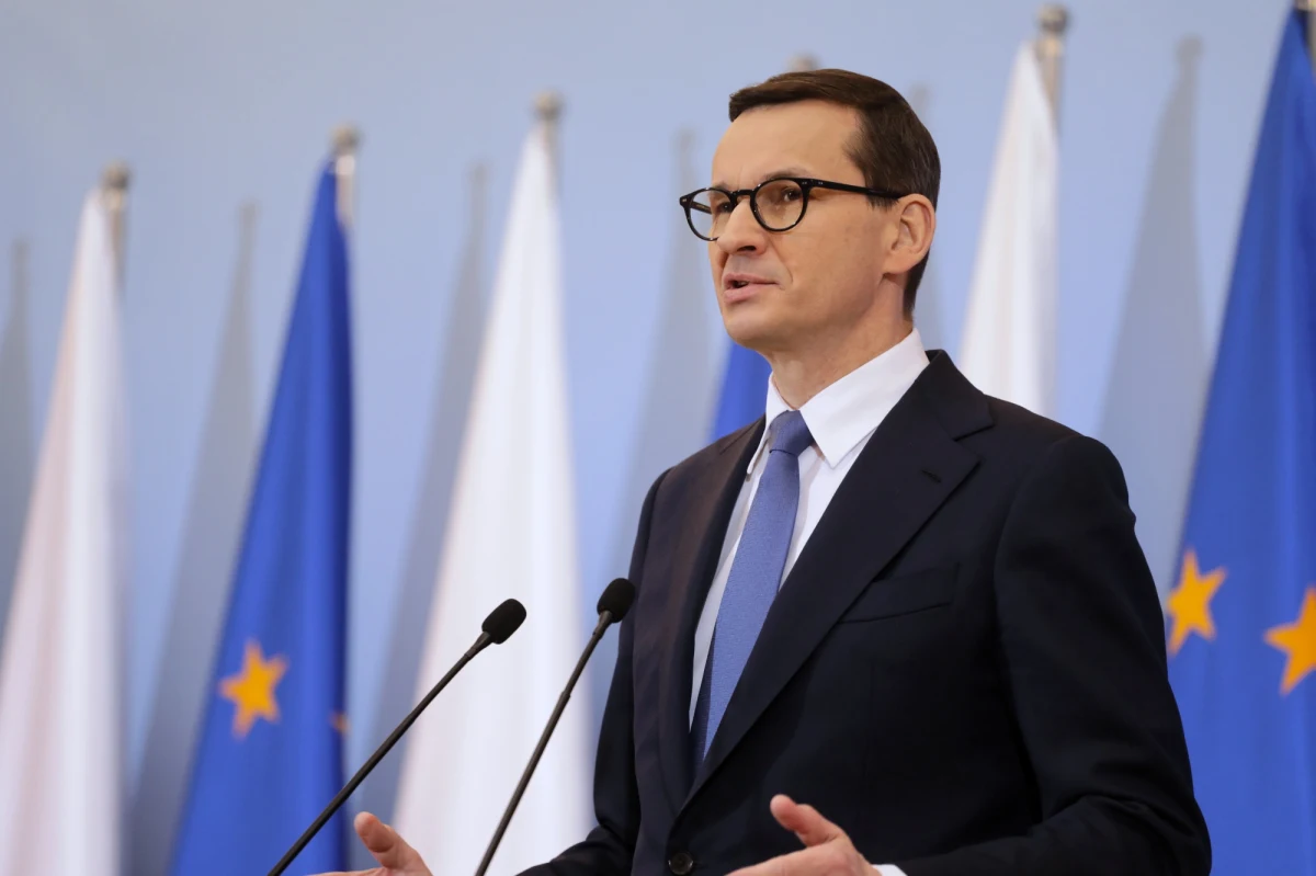 „Premier Mateusz Morawiecki na wtorek zaprosił przewodniczących klubów i kół oraz szefów partii politycznych na spotkanie ws. walki z pandemią Covid-19”- poinformował w niedzielę rzecznik rządu Piotr Müller. Wczoraj nieoficjalną informację o spotkaniu podał portal Interia.
