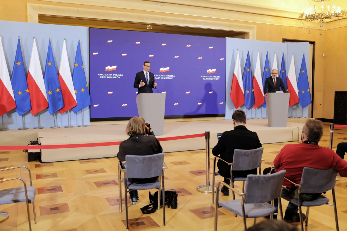 Spotkanie premiera z opozycją oraz posłowie zajmujący się ustawą pozwalającą na weryfikację szczepień przez pracodawców. Te wydarzenia zdominują nadchodzący tydzień w polityce - tak przewiduje nasz dziennikarz Michał Dobrołowicz.