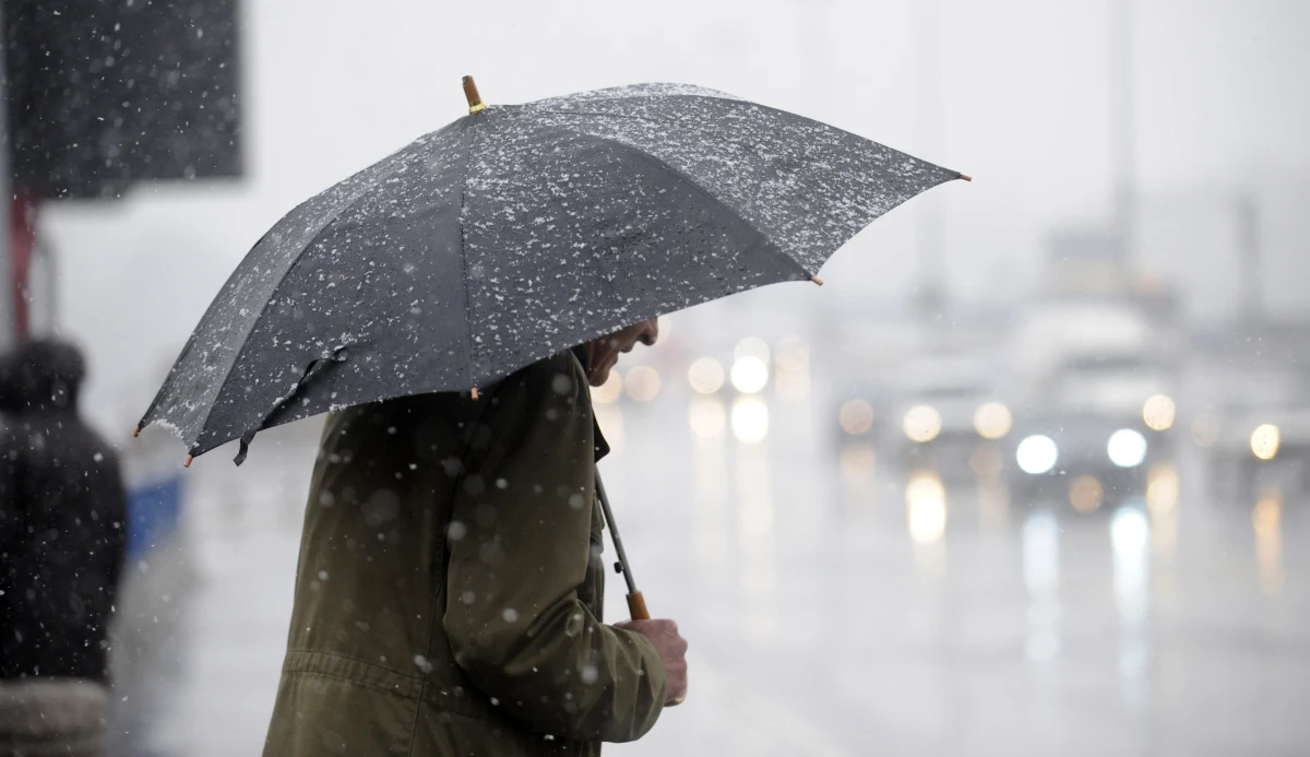 W związku z prognozowanym silnym mrozem, marznącymi opadami i gęstą mgłą IMGW wydał ostrzeżenie pierwszego stopnia.