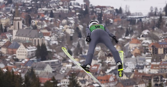 Andrzej Stękała zajął 29. miejsce w niedzielnym konkursie Pucharu Świata w skokach narciarskich w niemieckim Titisee-Neustadt. Zwyciężył Niemiec Karl Geiger, który najlepszy był także w sobotę i umocnił się na prowadzeniu w klasyfikacji generalnej.