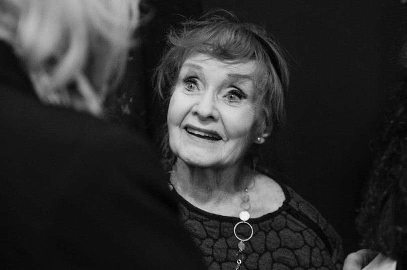 Barbara Krafftówna zmarła 23 stycznia w wieku 93 lat. Wybitna aktorka teatralna i telewizyjna spoczęła w piątek w Alei Zasłużonych na Wojskowych Powązkach. Uroczystości miały charakter państwowy. Wiadomo, jak wygląda testament artystki. Przyjaciółka aktorki zdradziła także, jaka była ostatnia wola gwiazdy "Czterech pancernych".
