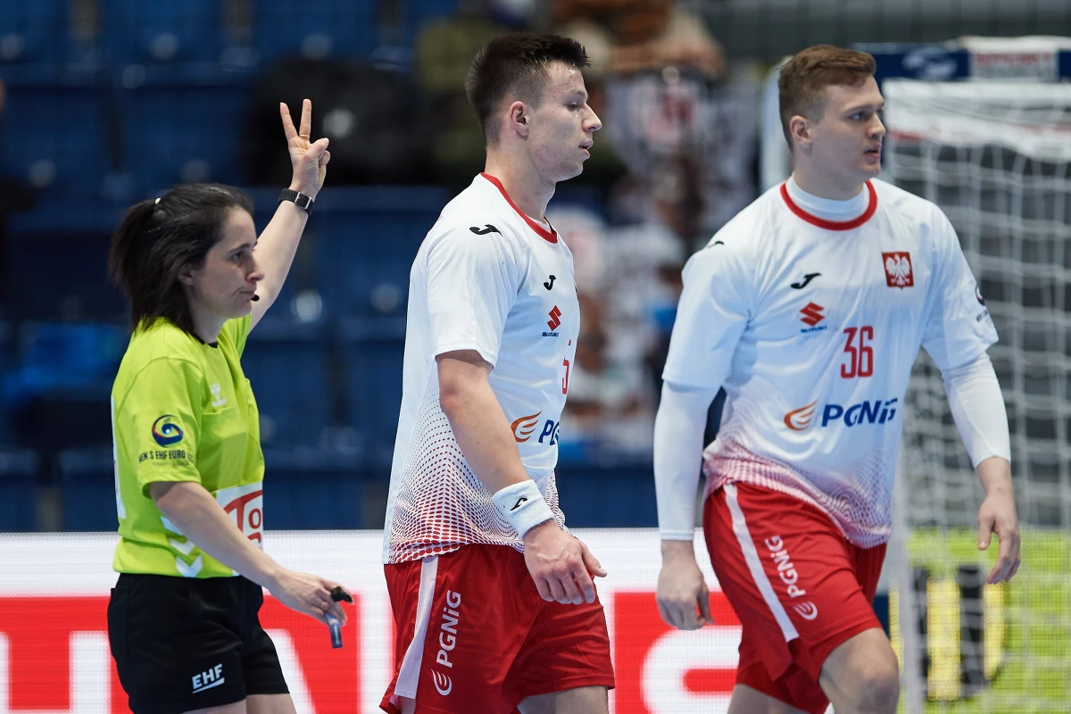 Polacy złożyli protest po wczorajszym meczu piłkarzy ręcznych. Biało-czerwoni zremisowali z Rosją 29:29, choć byli o krok od zwycięstwa w tym spotkaniu. Poszło o ostatnią akcję meczu, w której przeciwnicy wyrównali; zdaniem Polaków - niezgodnie z przepisami. Protest został odrzucony.