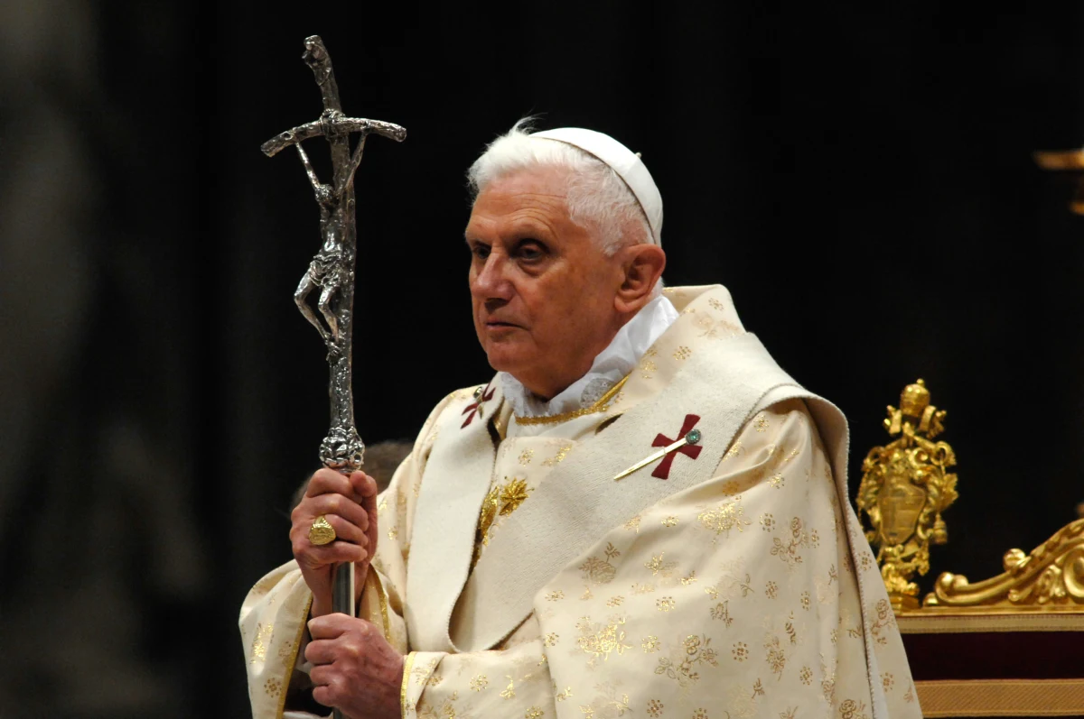 Emerytowany papież Benedykt XVI zmienił swoją wcześniejszą wypowiedź na temat raportu dotyczącego pedofilii w diecezji Monachium-Fryzynga, której był biskupem. Joseph Ratzinger stwierdził, że był jednak obecny na spotkaniu, w czasie którego do diecezji został przyjęty ksiądz będący pedofilem. 