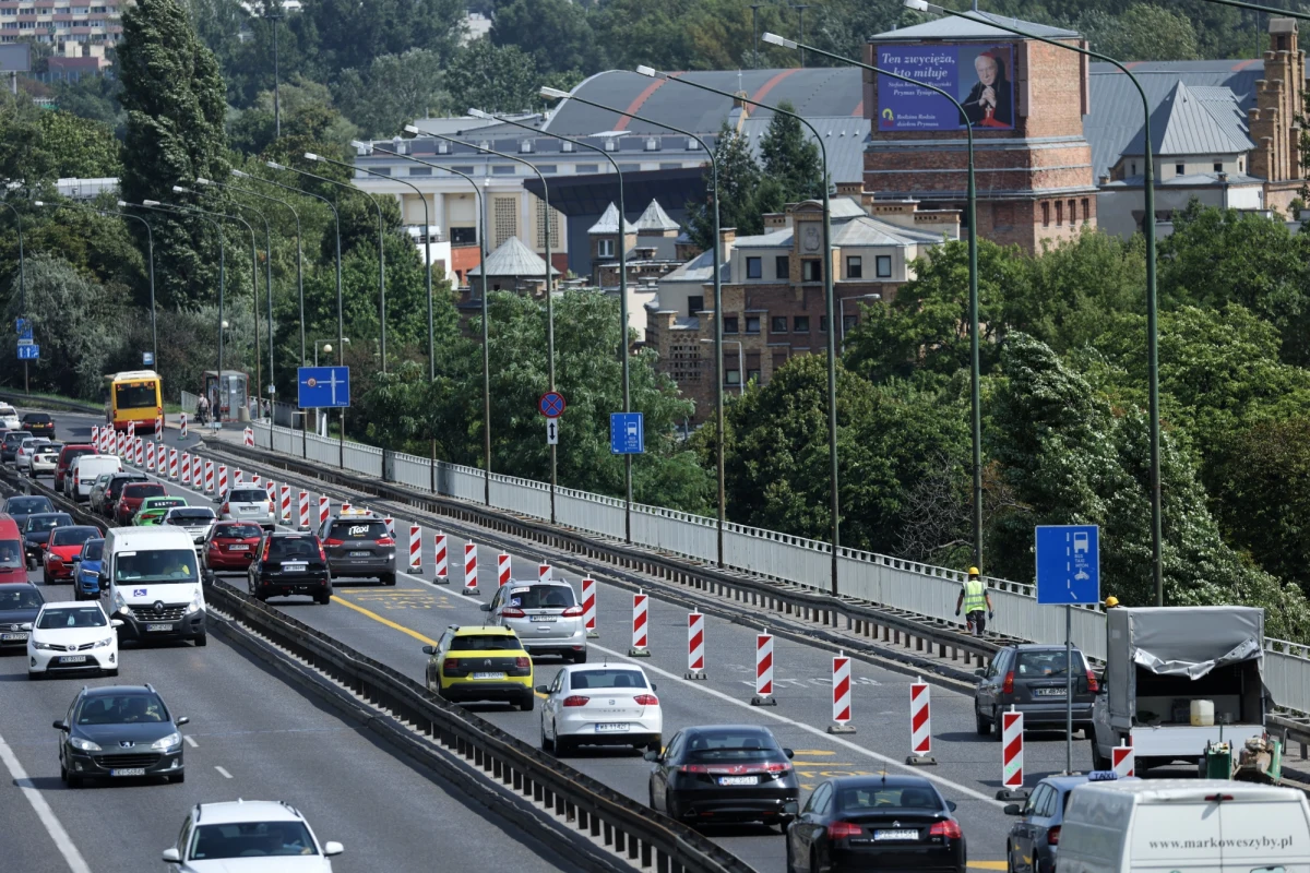 W najbliższy weekend rozpocznie się przebudowa wiaduktów na Trasie Łazienkowskiej w Warszawie. Remont potrwa dwa lata. Będą zmiany w komunikacji miejskiej.