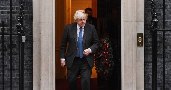 Brytyjski premier Boris Johnson kolejny raz jest oskarżany o niestosowanie się do przepisów epidemicznych, które sam wprowadzał. Telewizja ITV News donosi, że w czerwcu 2020 r. na zorganizowanej dla niego imprezie urodzinowej było nawet 30 osób. W Wielkiej Brytanii trwał wtedy lockdown, a spotkania w zamkniętych pomieszczeniach były zakazane. 