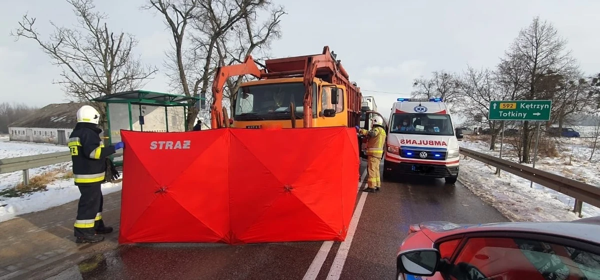 Policja i prokuratura wyjaśniają okoliczności tragicznego wypadku w Tołkinach w gminie Korsze. 12-letni chłopiec został tam śmiertelnie potrącony przez ciężarówkę - poinformowała asp. Ewelina Piaścik z Komendy Powiatowej Policji w Kętrzynie.
