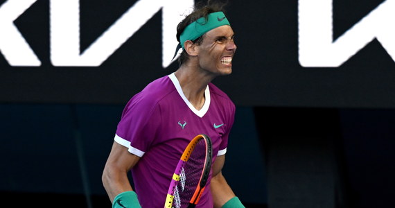 Hiszpan Rafael Nadal awansował do półfinału wielkoszlemowego Australian Open w Melbourne. W ćwierćfinale po ponad czterech godzinach gry pokonał Kanadyjczyka Denisa Shapovalova 6:3, 6:4, 4:6, 3:6, 6:3.
