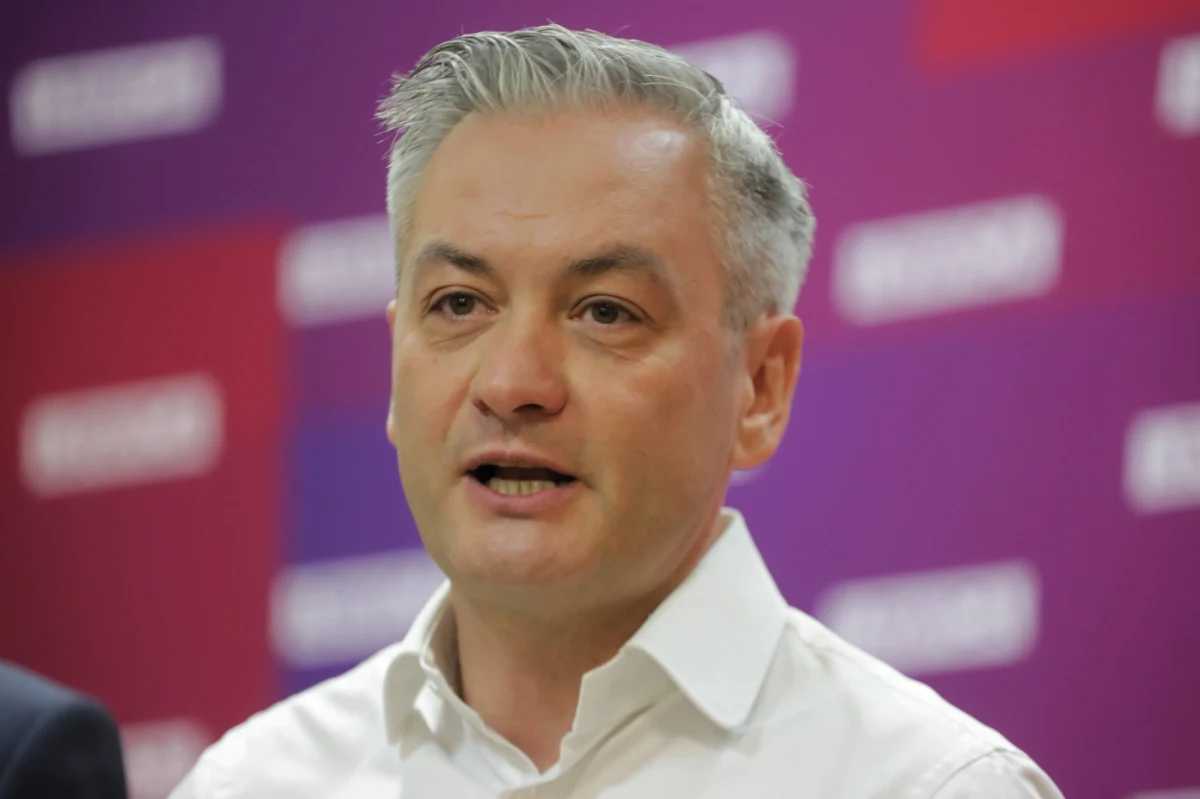 Lider Nowej Lewicy, eurodeputowany socjaldemokratycznej S&D Robert Biedroń został wybrany na przewodniczącego Komisji Praw Kobiet i Równouprawnienia (FEMM) w Parlamencie Europejskim. Jest pierwszym Polakiem wybranym na to stanowisko oraz jedynym europosłem z Polski, który będzie przewodniczyć europarlamentarnej komisji w drugiej połowie kadencji PE.