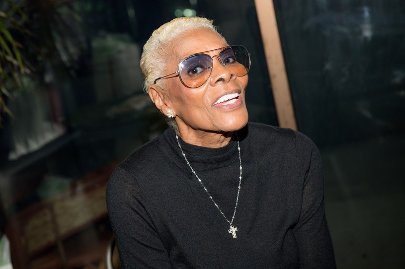 Ikona amerykańskiej muzyki, Dionne Warwick wspomina, że swego czasu miała obsesję na punkcie Sidneya Poitiera, hollywoodzkiego gwiazdora, który niedawno zmarł. W młodości tak bardzo była nim zafascynowana, że zdarzyło jej się śledzić go na ulicach Nowego Jorku.