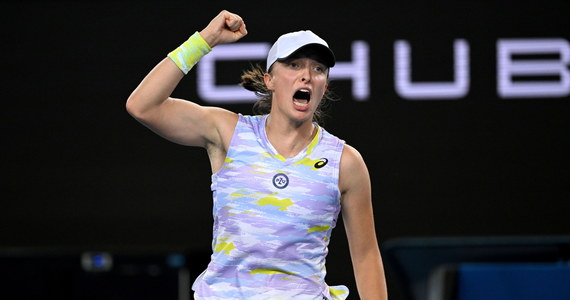 Iga Świątek w nocy z wtorku na środę polskiego czasu zagra z Estonką Kaią Kanepi w ćwierćfinale wielkoszlemowego Australian Open. Pierwszymi półfinalistkami zostały: Amerykanka Madison Keys i liderka światowego rankingu, Australijka Ashleigh Barty.