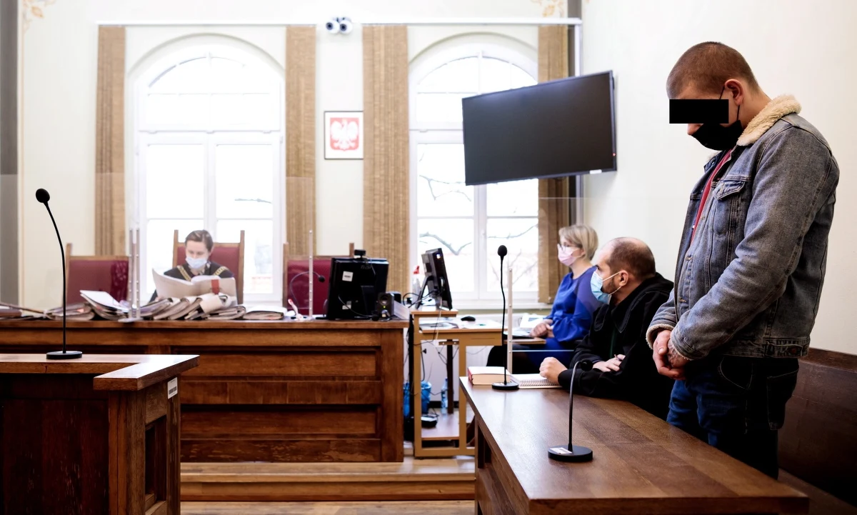 Sąd w Wągrowcu skazał na 9 miesięcy bezwzględnego więzienia Mateusza C. – jednego z oskarżonych ws. wypadku, w którym w 2020 r. zginęła dziennikarka Anna Karbowniczak. Mężczyzna był jednym z pasażerów auta, które potrąciło kobietę. Wyrok nie jest prawomocny. 