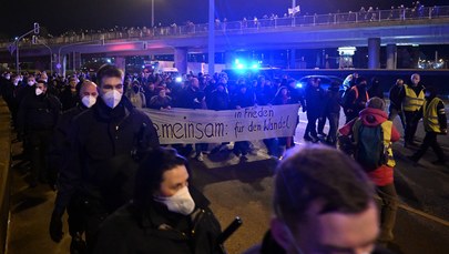 Demonstracje koronasceptyków w Niemczech. Doszło do starć
