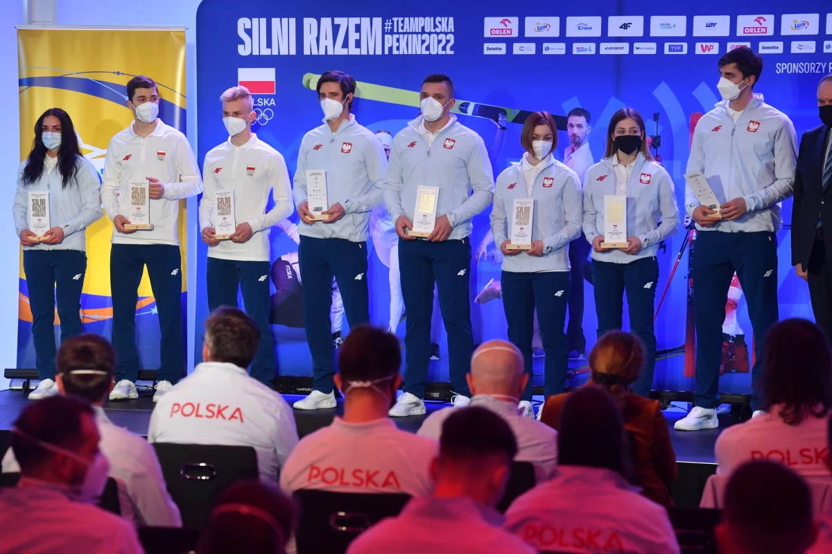 Łyżwiarze szybcy Natalia Czerwonka i Zbigniew Bródka będą nieść flagę Polski podczas ceremonii otwarcia igrzysk olimpijskich w Pekinie 4 lutego - ogłosił przewodniczący PKOl Andrzej Kraśnicki podczas ślubowania sportowców w Warszawie.