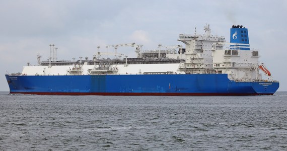 ​Gazprom dostarczył LNG do Kaliningradu przy pomocy gazowca "Marszałek Wasilewski" - podaje "Kommiersant". Według rosyjskich ekspertów, koncern może testować bezpieczeństwo dostaw energii do okręgu w przypadku, gdyby w wyniku geopolitycznych problemów niemożliwy był tranzyt surowca gazociągiem przez Litwę.