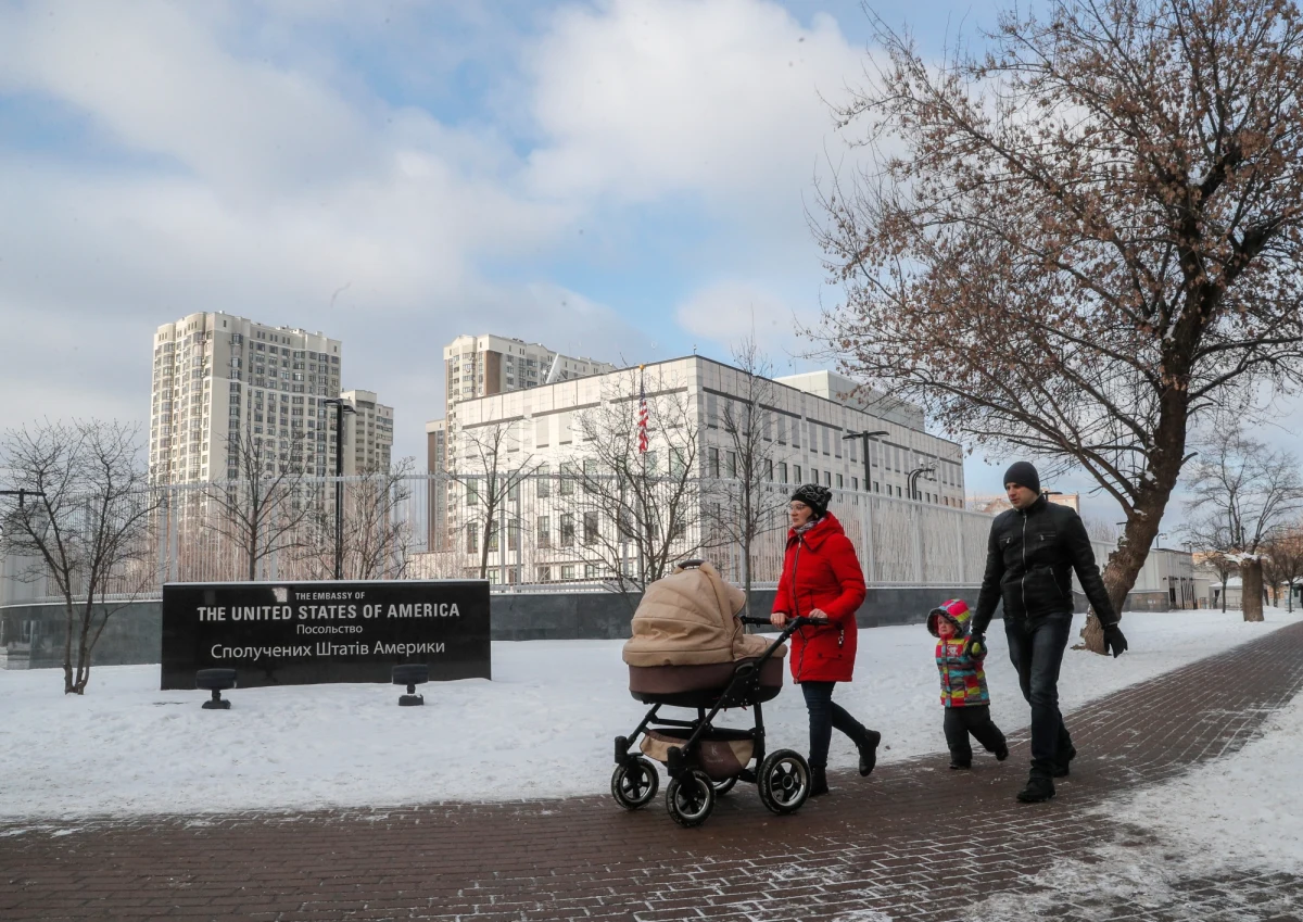 Na ulicach Kijowa codzienne życie toczy się zupełnie normalnie, niewiele różni się od codzienności w Poznaniu czy Warszawie – donosi specjalny wysłannik RMF FM na Ukrainę Mateusz Chłystun. Niektórzy jednak obawiają się rosyjskiej agresji. Polscy dyplomaci gotowi są na każdy scenariusz, obecnie jednak nie ma mowy o ich ewakuacji z Ukrainy.