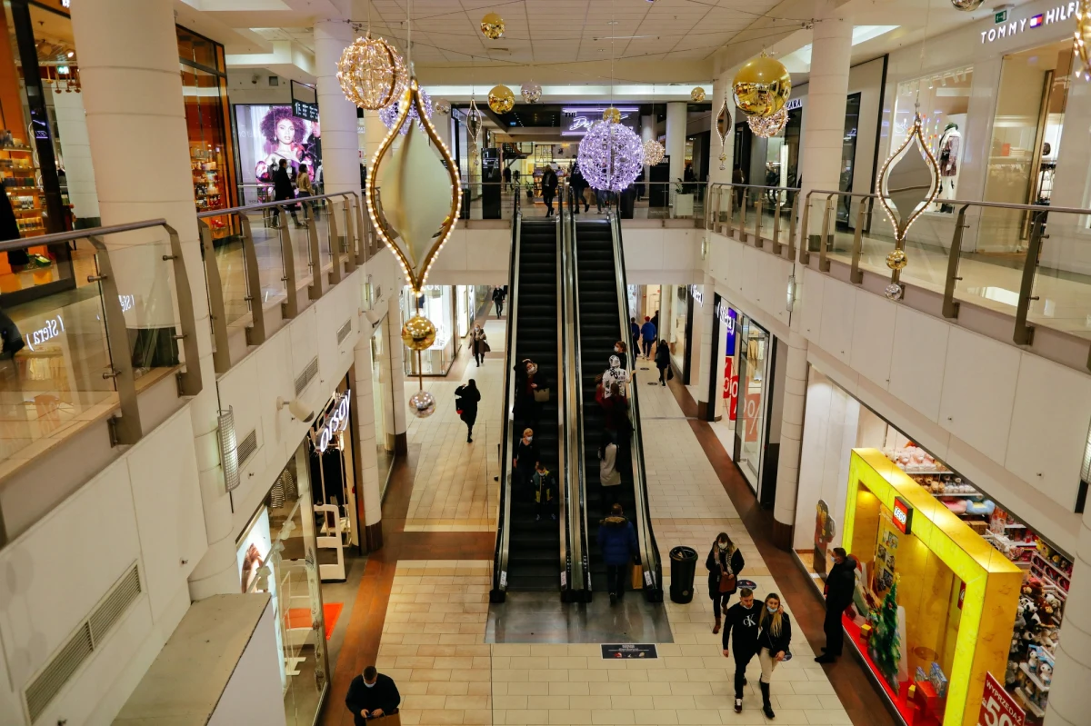 Stopa bezrobocia w grudniu wyniosła 5,4 proc. wobec 5,4 proc. w listopadzie - podał w środę GUS. Liczba bezrobotnych zarejestrowanych w urzędach pracy wyniosła w ubiegłym miesiącu 895,2 tys. wobec 898,8 tys. osób w listopadzie.