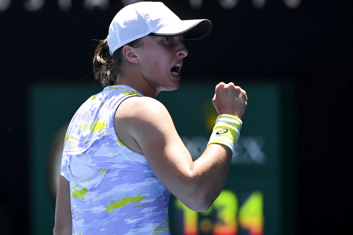 Iga Świątek jest z siebie dumna po tym jak wygrała zacięty ćwierćfinał Australian Open, w którym musiała odrabiać stratę seta. "Chciałam dziś zmęczyć Kaię Kanepi długimi wymianami, bo mam dużą wiarę we własne przygotowanie fizyczne" - zaznaczyła 20-letnia tenisistka.