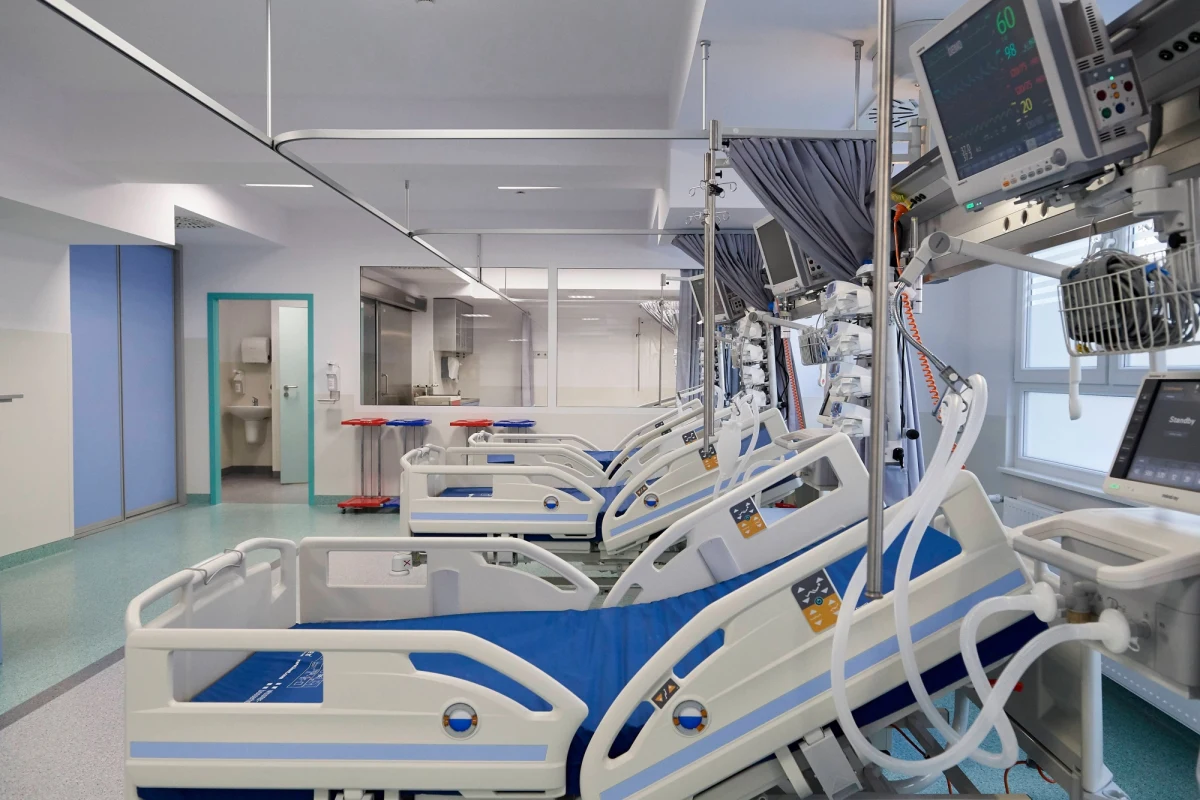 Lubuski oddział NFZ-u wyjaśnia przyczyny śmierci 58-letniej kobiety w szpitalu w Gorzowie Wielkopolskim. Zdaniem wiceprezesa szpitala był to "skrajnie trudny przypadek medyczny" a brak oddziału kardiochirurgii w placówce uniemożliwił uratowanie kobiety. Sprawą starań o kardiochirurgię w Gorzowie mają zająć się również radni wojewódzcy.