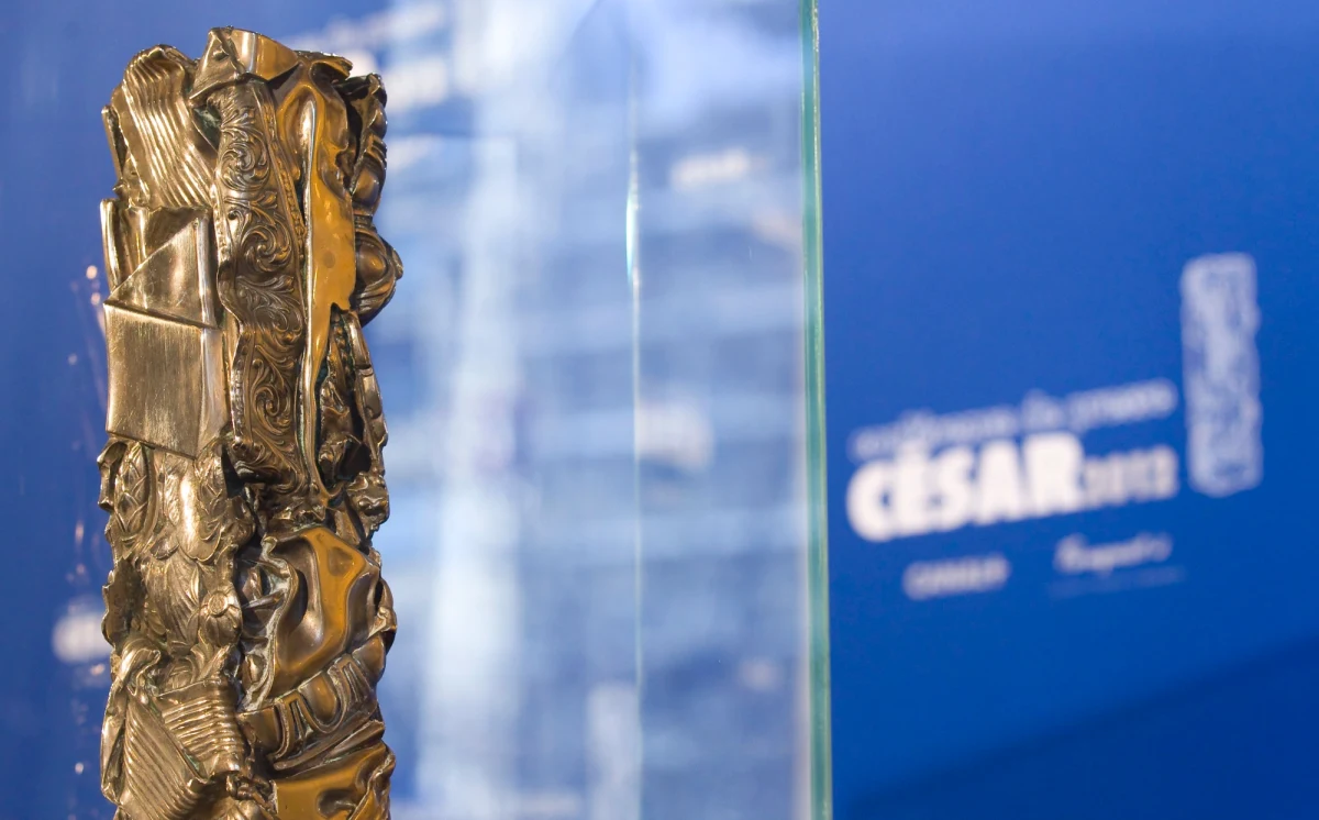 "Lost Illusions" Xaviera Giannoli, "Annette" Leosa Caraxa i "Aline. Głos miłości" Valérie Lemercier zostały faworytami w wyścigu po Cezary, otrzymując - kolejno - 15, 11 i 10 nominacji. Uhonorowany canneńską Złotą Palmą "Titane" Julie Ducournau powalczy o cztery statuetki.