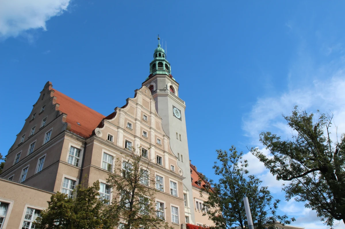 Olsztyńscy radni zdecydowali o kilku podwyżkach cen, które dotkną mieszkańców. Podrożeją m.in. bilety komunikacji miejskiej.