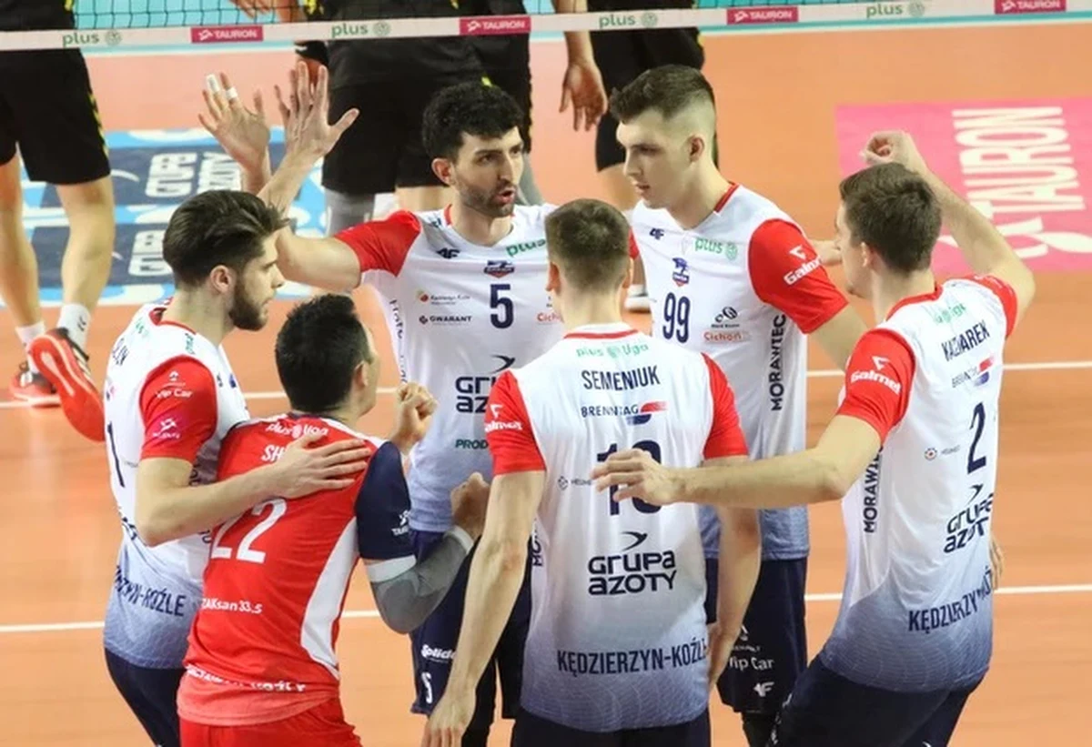 Siatkarze Grupy Azoty ZAKSA Kędzierzyn-Koźle z powodu koronawirusa nie zagrają przeciwko Lokomotiwowi Nowosybirsk w Lidze Mistrzów. Nie odbędzie się także ich spotkanie w PlusLidze z PGE Skrą Bełchatów.