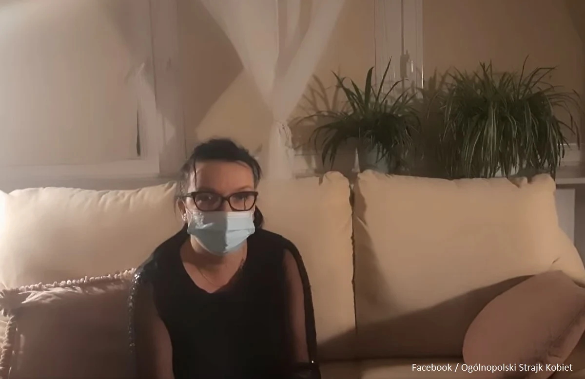 ​"Bardzo potrzebujemy sprawiedliwości i będziemy jej szukać" - powiedziała siostra 37-letniej Agnieszki, która zmarła we wtorek w częstochowskim szpitalu. Bliźniaczka odczytała krótkie oświadczenie, a nagranie opublikowano na profilu Ogólnopolskiego Strajku Kobiet.