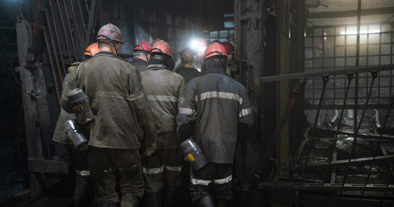 Lada dzień Spółka Restrukturyzacji Kopalń ma uruchomić pierwsze wypłaty jednorazowych odpraw dla odchodzących z pracy górników. Wynoszą one 120 tysięcy złotych. Trwa weryfikacja złożonych wniosków.