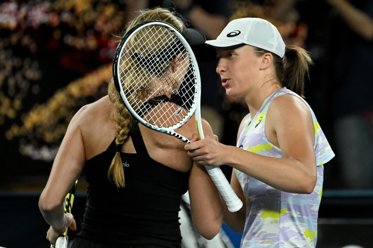 "Nie mam nawet do siebie o nic żalu, bo zrobiłam dziś, co mogłam" - powiedziała Iga Świątek po porażce 4:6, 1:6 z Danielle Collins w półfinale tenisowego Australian Open. Amerykanka była w tym meczu zdecydowanie lepsza.