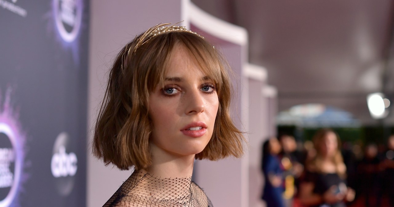 Maya Hawke jest córką hollywoodzkich gwiazd Umy Thurman i Ethana Hawke'a i przebojem wkracza do świata kina. Najnowszy film z jej udziałem, "Król Internetu", trafi 4 lutego na ekrany polskich kin.