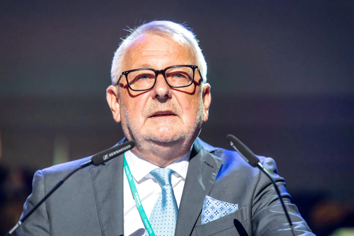 „Oczekiwaliśmy długofalowej strategii w sprawie walki z koronawirusem. Czas został zmarnowany, a to, co się proponuje teraz, to zaklinanie rzeczywistości, którą już mamy” - mówił w Popołudniowej Rozmowie RMF FM prof. Andrzej Matyja, prezes Naczelnej Rady Lekarskiej.